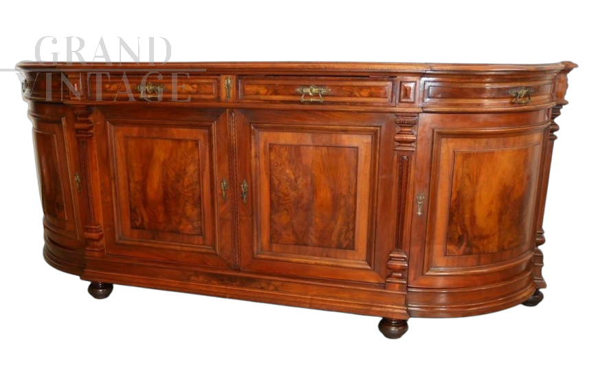 Credenza antica a quattro ante in noce con forma arrotondata, XIX secolo                            