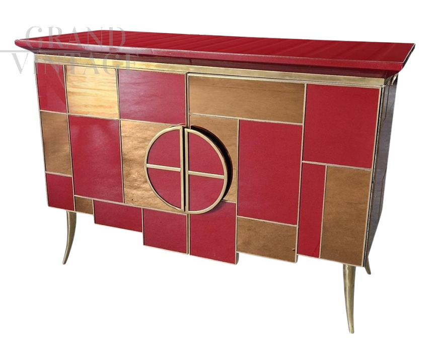 Credenza in vetro rosso bordeaux con inserti a specchio e 2 ante illuminate                            