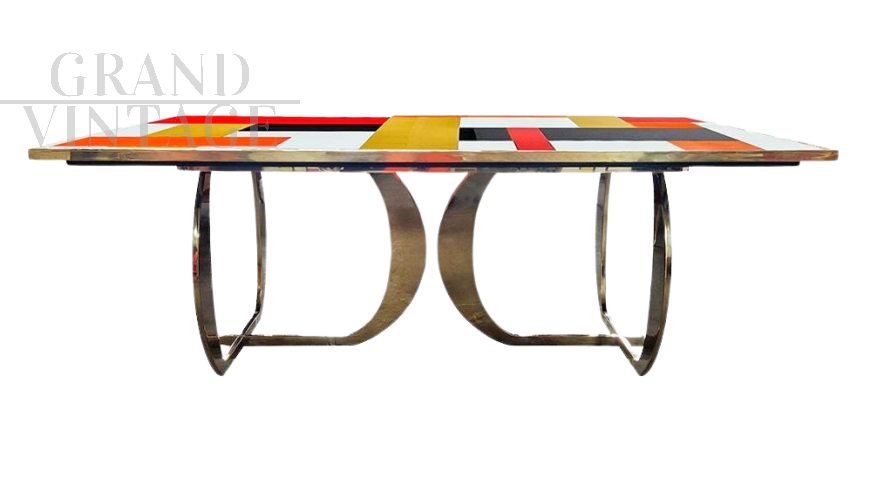 Tavolo design dorato con piano in vetro di Murano colorato                            