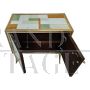 Credenza a due ante in stile vintage in vetro colorato e ottone dorato