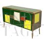 Credenza a tre ante in ottone e vetro verde e colorato                            