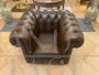 Poltrona Chesterfield vintage in pelle marrone                            