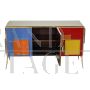 Credenza a tre ante in vetro colorato con maniglie illuminate