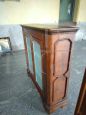 Credenza bassa vintage a vetrina di inizio '900                            