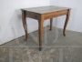 Tavolo vintage in legno di noce con gambe curve, anni '50                            