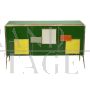 Credenza a tre ante rivestita in vetro multicolore                            