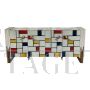 Credenza in vetro stile Mondrian con maniglie a forma di pesce