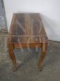 Tavolo vintage in legno di noce con gambe curve, anni '50
