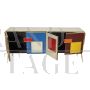 Credenza stile vintage in vetro colorato con maniglie illuminate