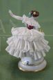 Coppia di statuine antiche con ballerine in ceramica Capodimonte, secolo XIX