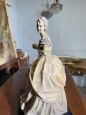 Scultura di dama anni '40 in terracotta patinata firmata Tomuti