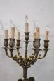 Coppia di grandi candelabri antichi elettrificati in bronzo a 7 luci, XIX secolo