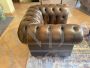 Poltrona Chesterfield vintage in pelle marrone                            