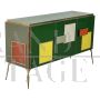 Credenza a tre ante rivestita in vetro multicolore