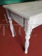 Tavolo da pranzo dell'800 laccato shabby chic con cassetto