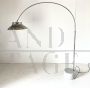 Lampada piantana design ad arco regolabile in acciaio e marmo di Carrara, Italia anni '60                            