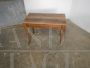 Tavolo vintage in legno di noce con gambe curve, anni '50                            