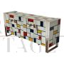 Credenza in vetro stile Mondrian con maniglie a forma di pesce