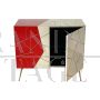 Credenza design rivestita in vetro rosso e color pergamena