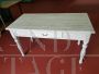 Tavolo da pranzo dell'800 laccato shabby chic con cassetto