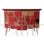 Credenza in vetro rosso bordeaux con inserti a specchio e 2 ante illuminate