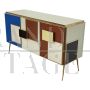 Credenza a tre ante in vetro multicolore stile vintage