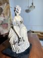 Scultura di dama anni '40 in terracotta patinata firmata Tomuti                            