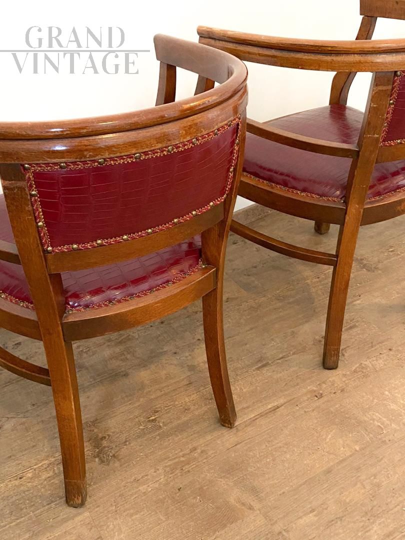 Set di 4 sedie Art Déco a pozzetto in legno e skai bordeaux, Italia anni  '40