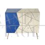 Credenza design rivestita in vetro blu e color pergamena                            