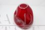 Vaso anni '70 in vetro di Murano incamiciato rosso, dalle forme moderne