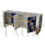 Credenza in vetro multicolore con maniglie dorate sagomate