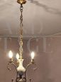 Lampadario vintage a 3 bracci in metallo bronzato e ceramica dipinta