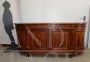 Credenza antica a quattro ante in noce con forma arrotondata, XIX secolo