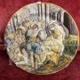 Grande piatto antico in maiolica del XVIII secolo con scena di vita                            