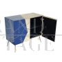 Credenza design rivestita in vetro blu e color pergamena