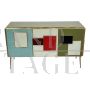 Credenza in vetro multicolore in stile vintage                            