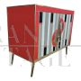 Credenza a due ante in vetro rosso e ottone dorato