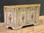 Credenza scantonata di stile Barocco Luigi XVI con decori floreali                            