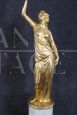 Coppia di figure femminili scultoree in bronzo dorato e alabastro