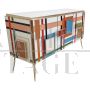 Credenza a tre ante in vetro multicolore con interni a specchio                            