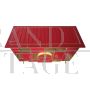 Credenza in vetro rosso bordeaux con inserti a specchio e 2 ante illuminate