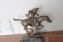 Scultura di bronzo antica con bersagliere a cavallo di fine '800                            