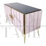 Credenza a 2 ante in vetro rosa e nero ed ottone