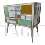 Credenza a due ante in stile vintage in vetro colorato e ottone dorato