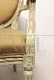 Poltrona in stile antico shabby chic in legno bianco e imbottitura beige