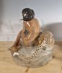 Scultura in ceramica Goldscheider con ragazza e leopardo