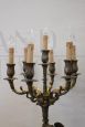 Coppia di grandi candelabri antichi elettrificati in bronzo a 7 luci, XIX secolo