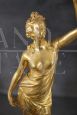 Coppia di figure femminili scultoree in bronzo dorato e alabastro