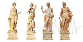 Gruppo di 4 statue raffiguranti Le Quattro Stagioni in marmo travertino                            