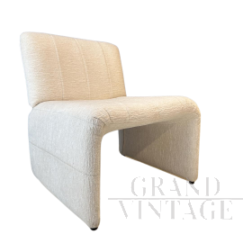 Poltrona vintage dal design moderno in velluto bianco, anni '70                            